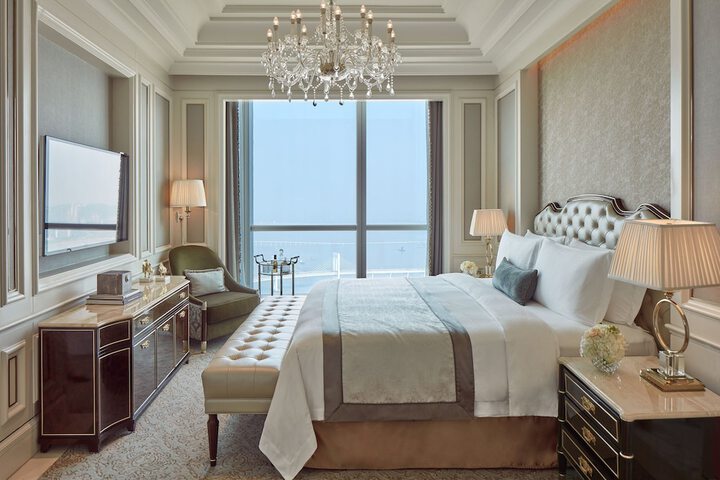 Room 16 of 106