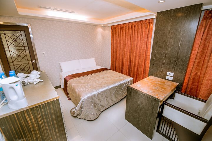 Room 9 of 72