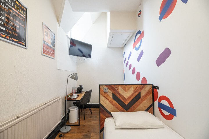 Room 27 of 79