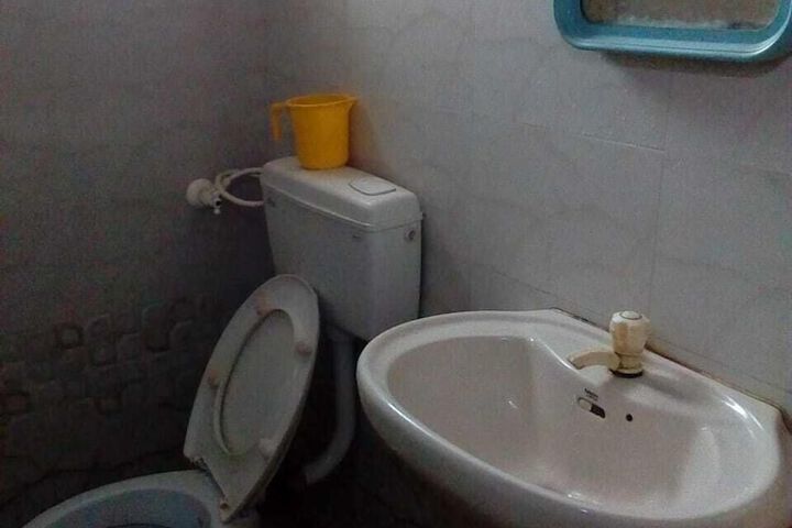 Room 4 of 17