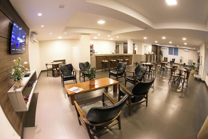 Lounge 36 of 46