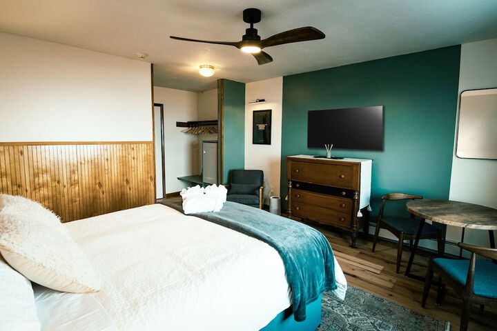 Room 12 of 19