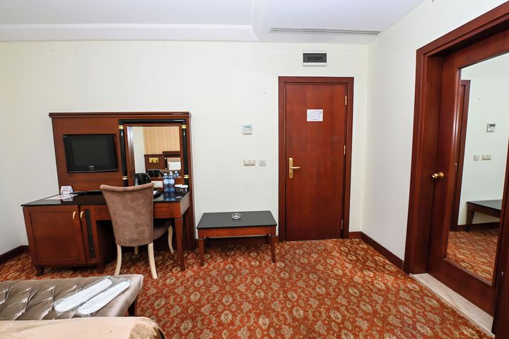 Room 28 of 79