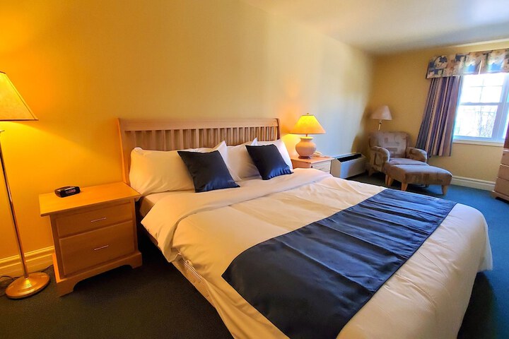 Room 40 of 153