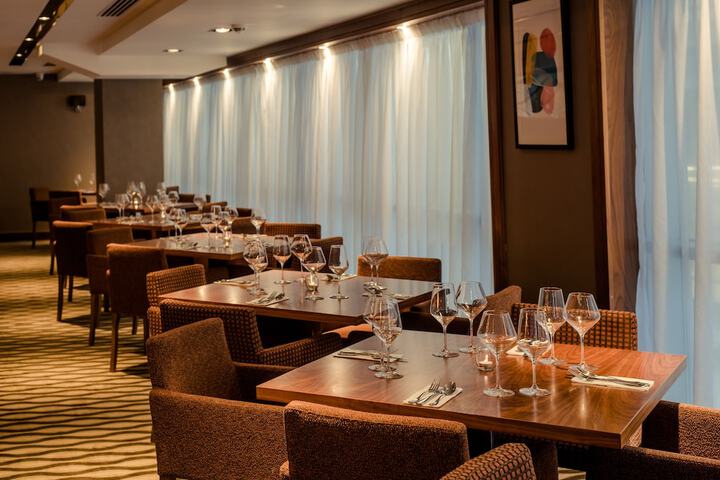 Dining 21 of 33