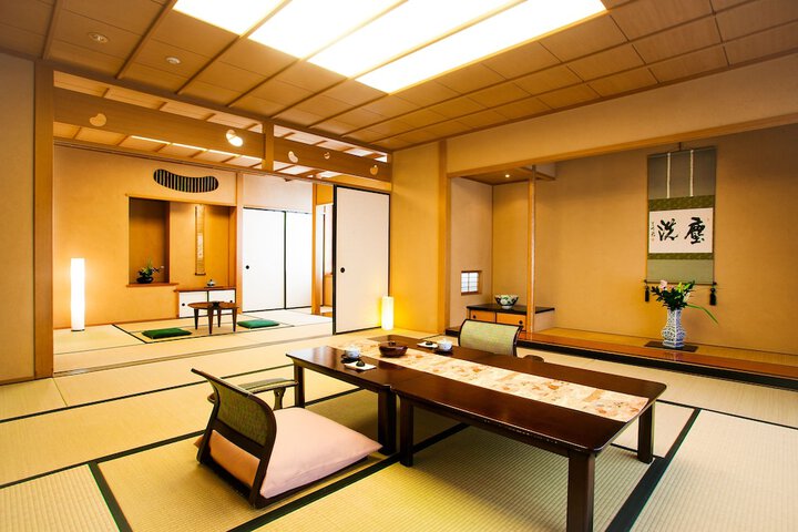 Room 6 of 176