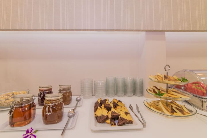 Breakfast/Coffee Service 56 of 100