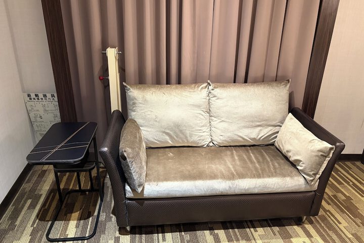 Room 26 of 74