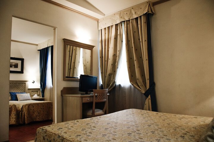 Room 8 of 50