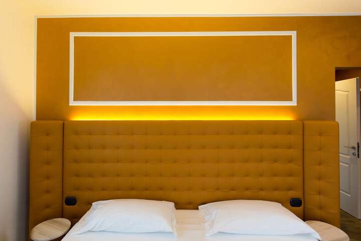 Room 11 of 80