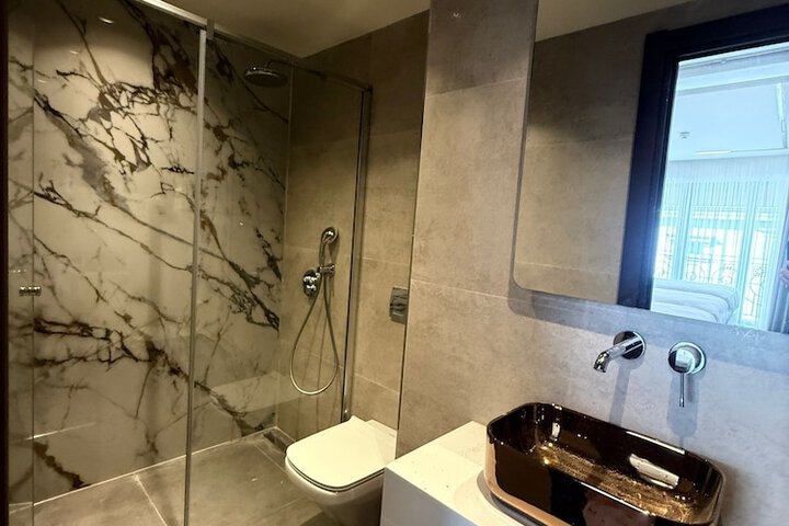 Room 14 of 16