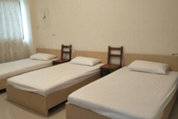 Room 13 of 29