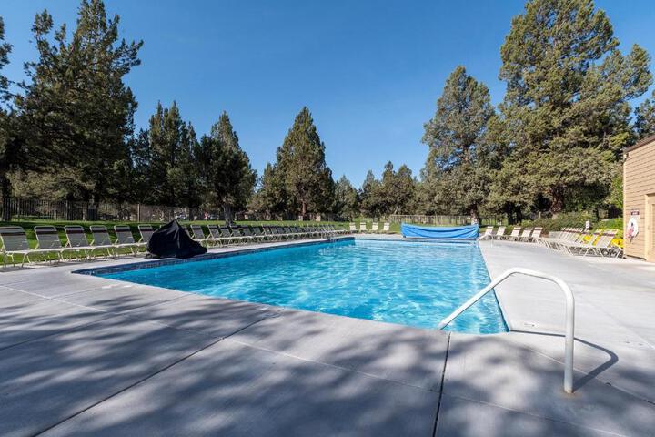 Exterior of Canyon Rim at Eagle Crest