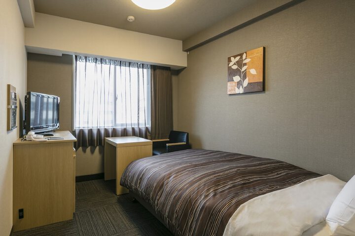 Room 9 of 37