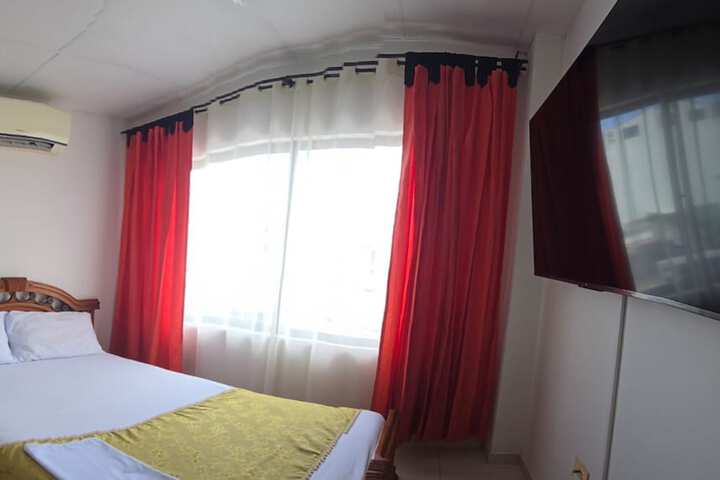 Room 5 of 11