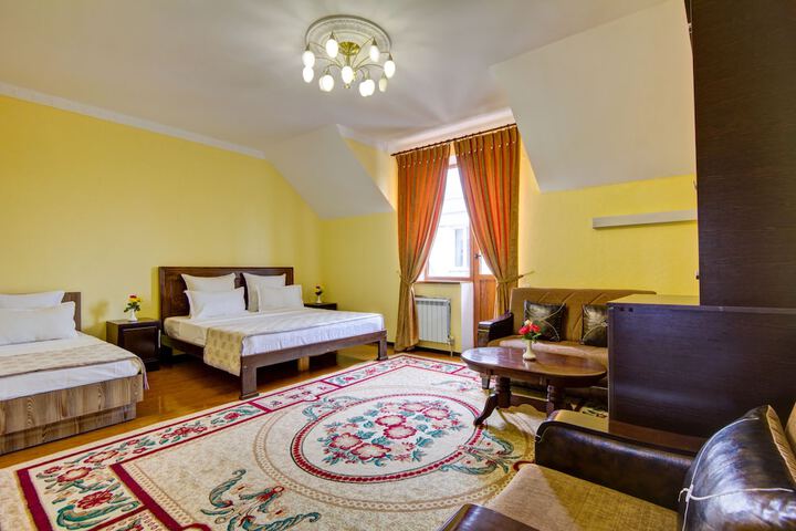 Room 8 of 40