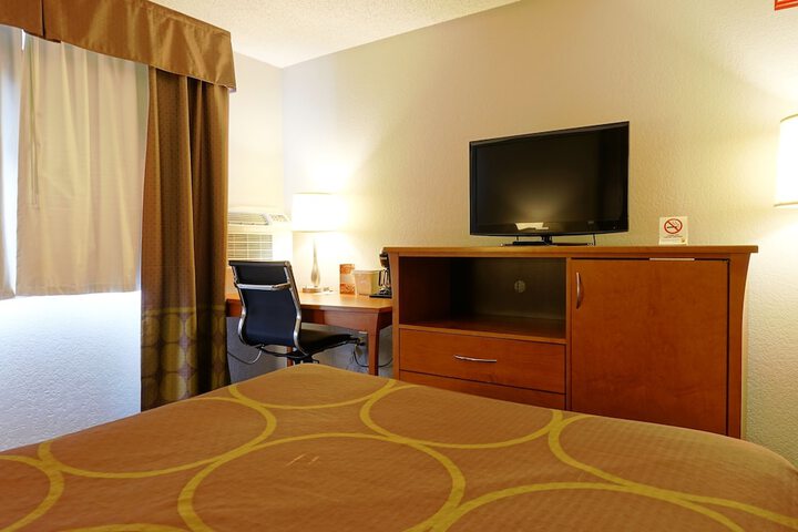 Room 27 of 47