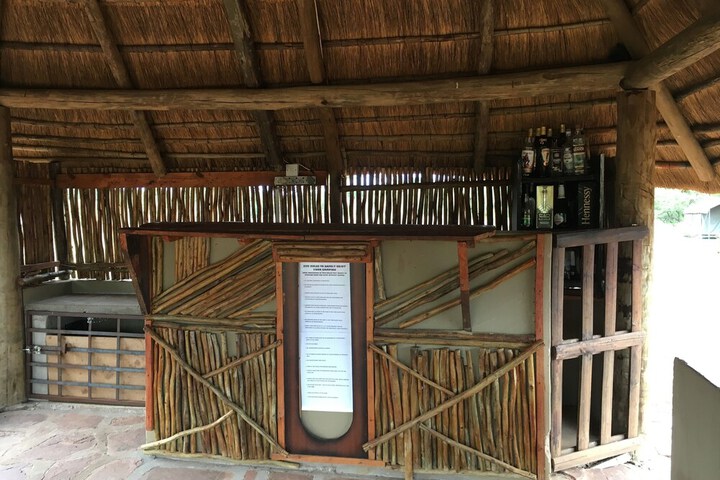 Lounge 7 of 22