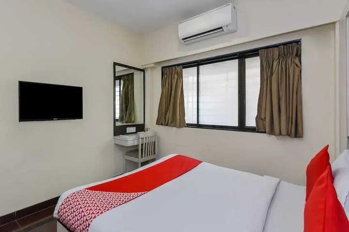 Room 5 of 18