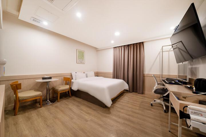 Room 18 of 49