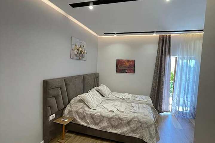 Room 2 of 109