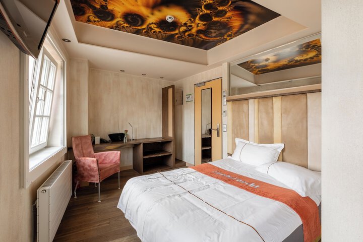 Room 2 of 20