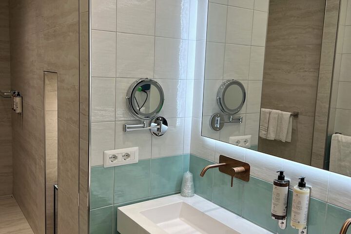 Room 65 of 106