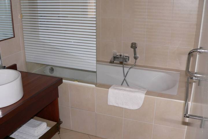 Room 12 of 16