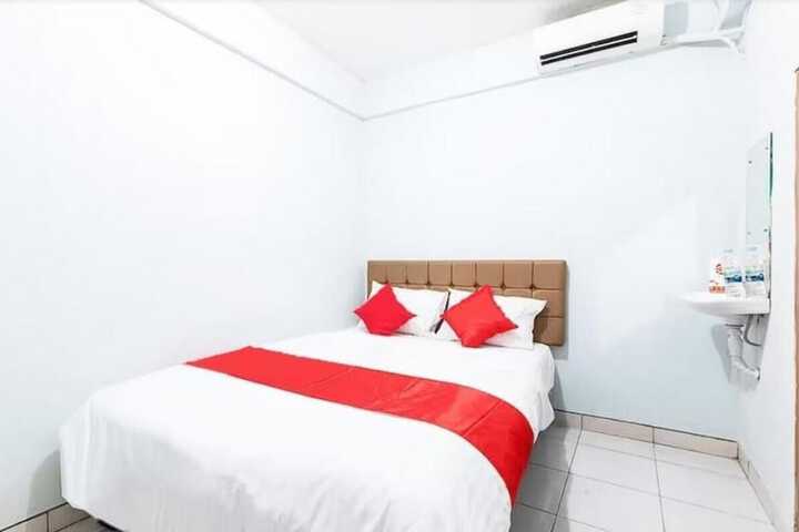 Room 6 of 10