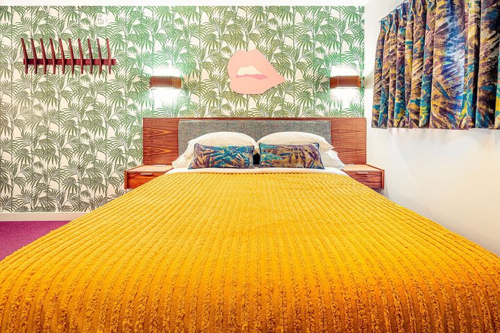Room 6 of 19
