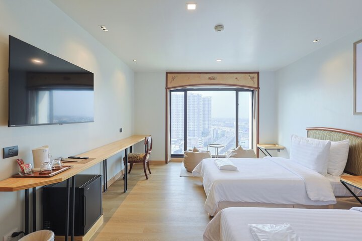 Room 11 of 32