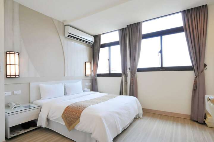 Room 12 of 28