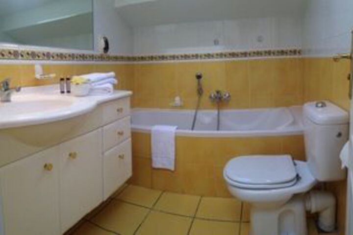 Room 3 of 22