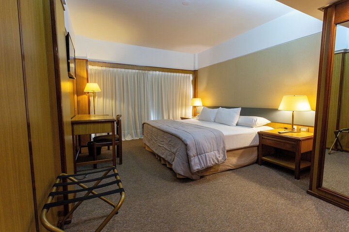 Room 9 of 32