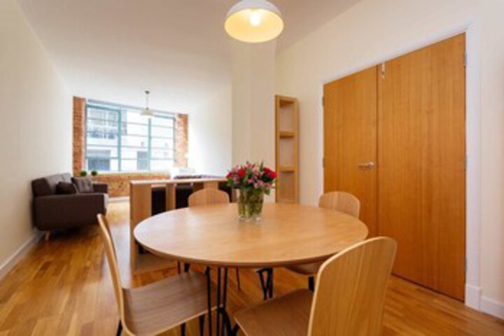 Room 7 of 12