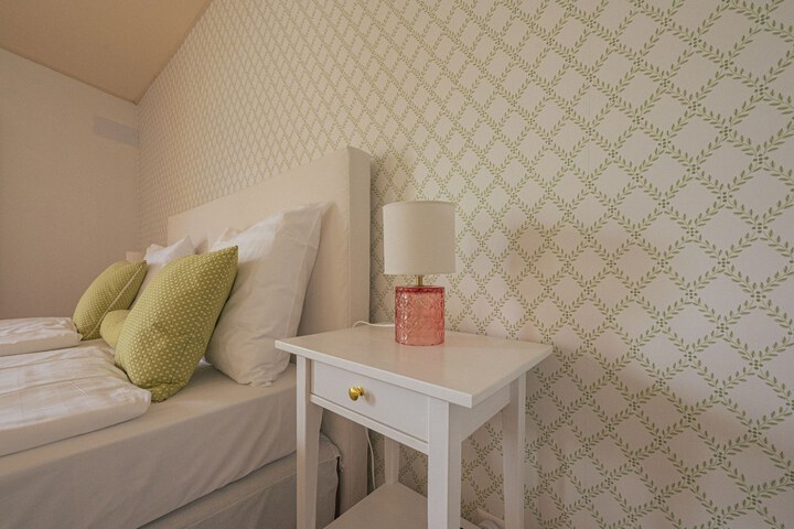 Room 2 of 105