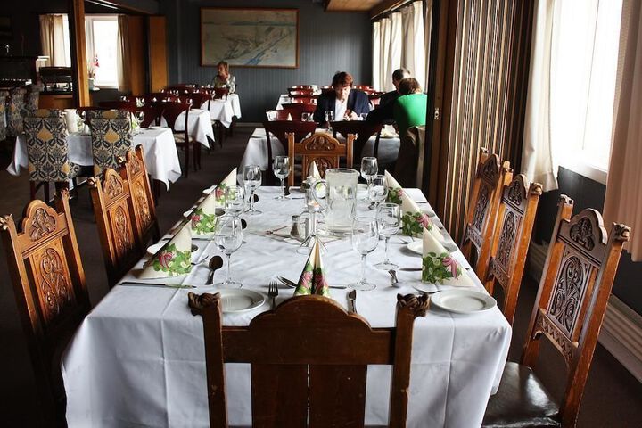 Dining 28 of 48