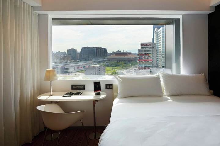 Room 18 of 35