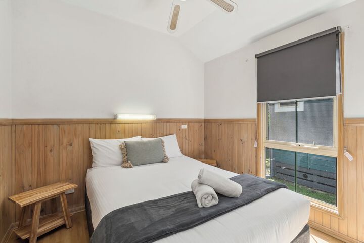Room 8 of 185