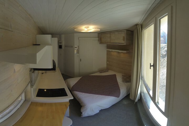Room 27 of 60