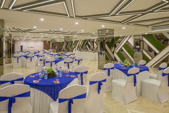Ballroom/Hall 36 of 46
