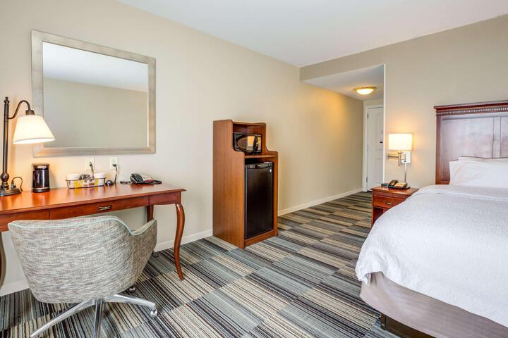 1 King Study Shower Only with Sofa Bed (15 of 21)