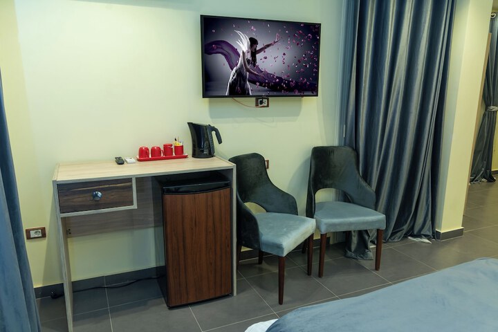 Room 9 of 31