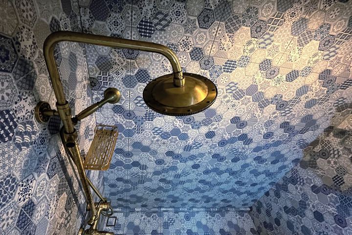 Room 68 of 86