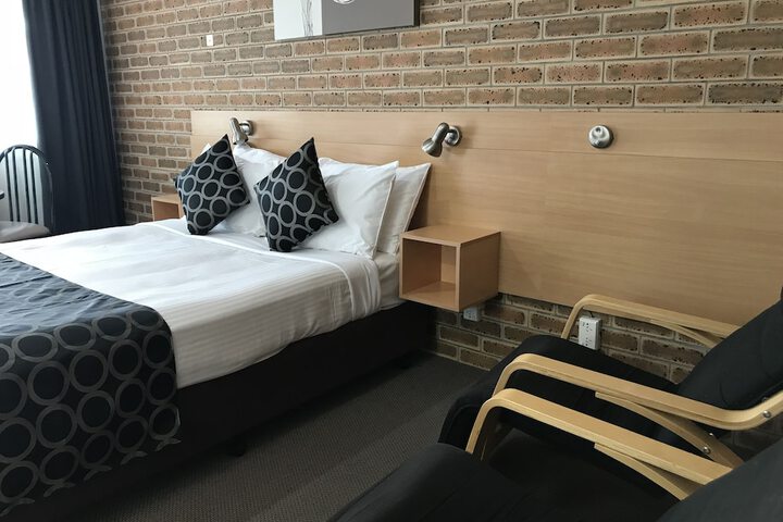 Room 5 of 152