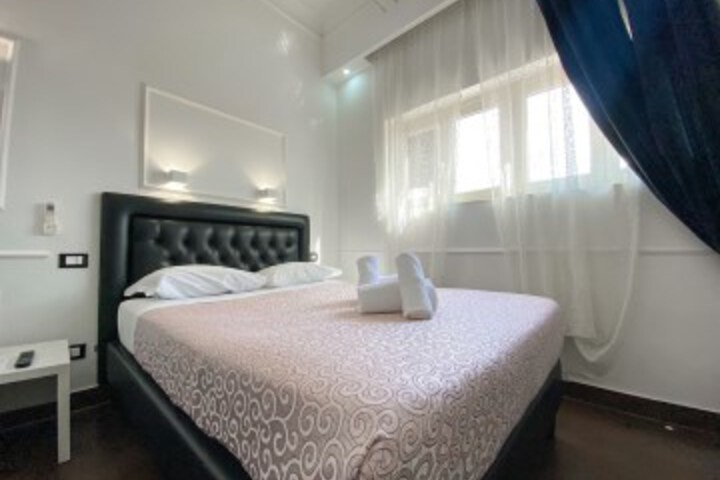 Room 26 of 82