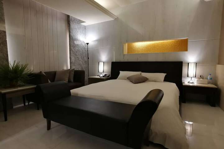 Room 11 of 50