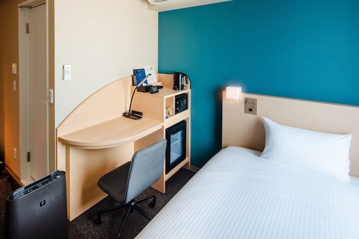 Room 13 of 36