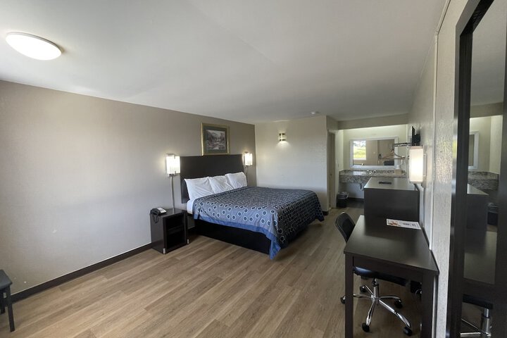 Deluxe Single Room (2 of 6)