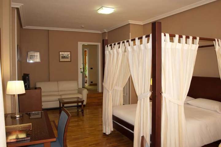 Room 10 of 37